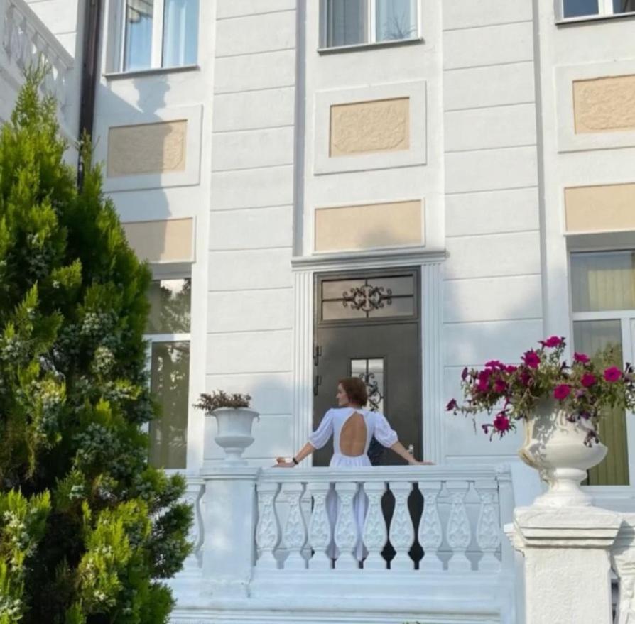 Бутик-Отель Белый Дом Балерины Sochumi Exterior foto